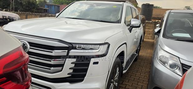 Toyota Land Cruiser 2024 White