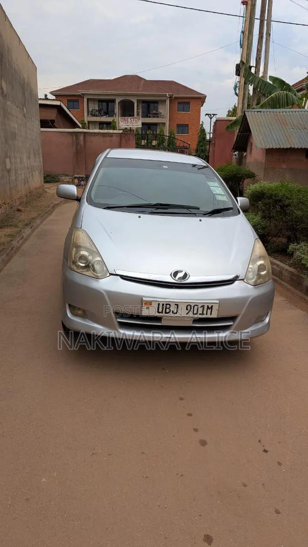 Toyota Wish 2005 Silver