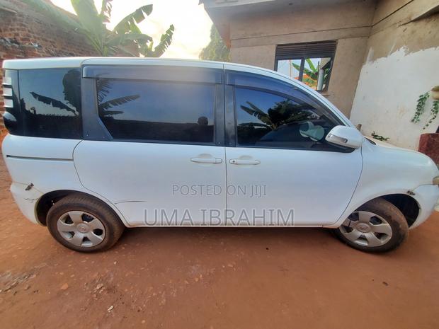 Toyota Sienta 2006 White