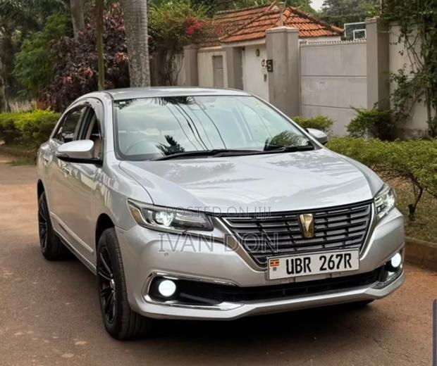 Toyota Premio 2016 Silver