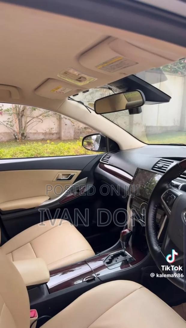 Toyota Premio 2016 Silver