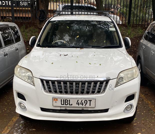 Toyota Vanguard 2009 White