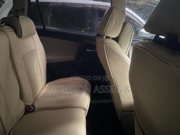 Toyota Vanguard 2009 White