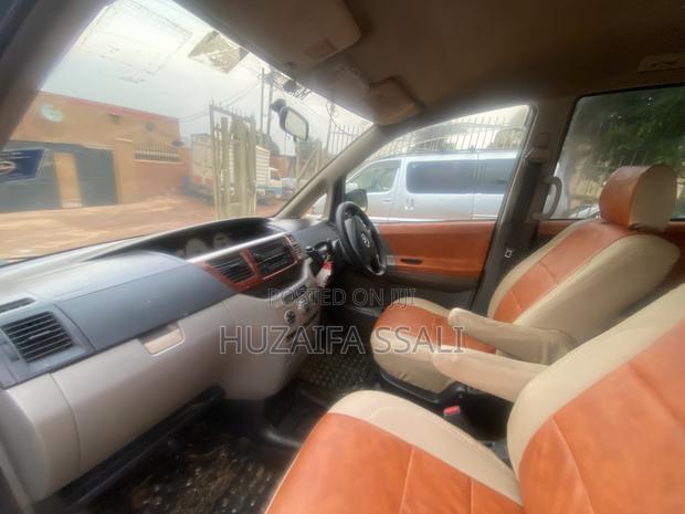 Toyota Noah 2010 Black