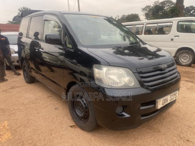 Toyota Noah 2010 Black