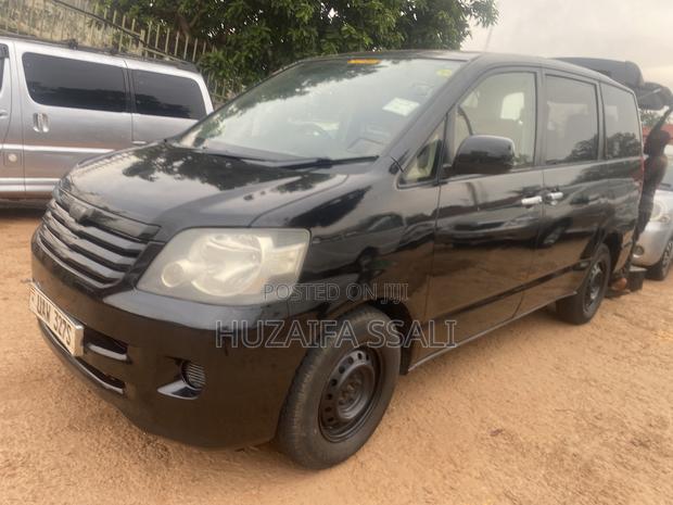 Toyota Noah 2010 Black