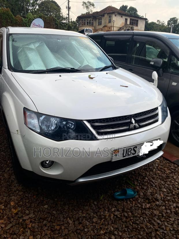 Mitsubishi Outlander ES 2010 White