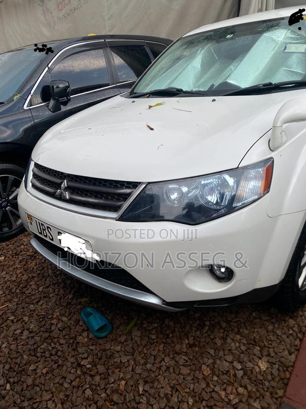 Mitsubishi Outlander ES 2010 White
