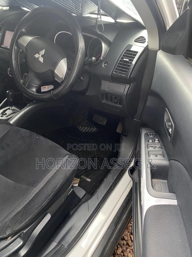 Mitsubishi Outlander ES 2010 White
