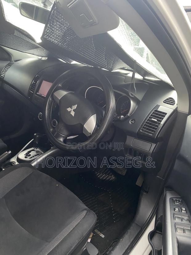 Mitsubishi Outlander ES 2010 White