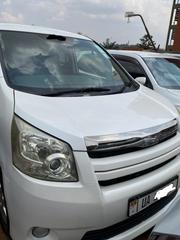 Toyota Noah 2.0 143hp FWD (7 Seater) 2010 White for sale