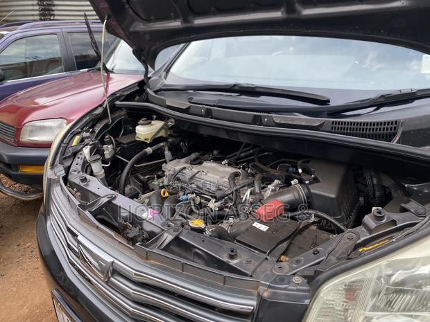 Toyota Noah 2.0 143hp FWD (8 Seater) 2011 Black