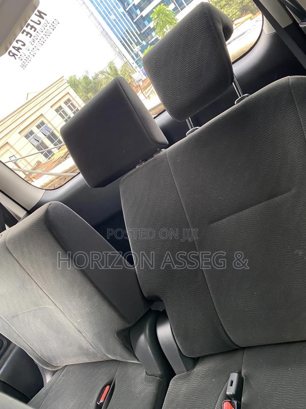Toyota Noah 2.0 143hp FWD (8 Seater) 2011 Black