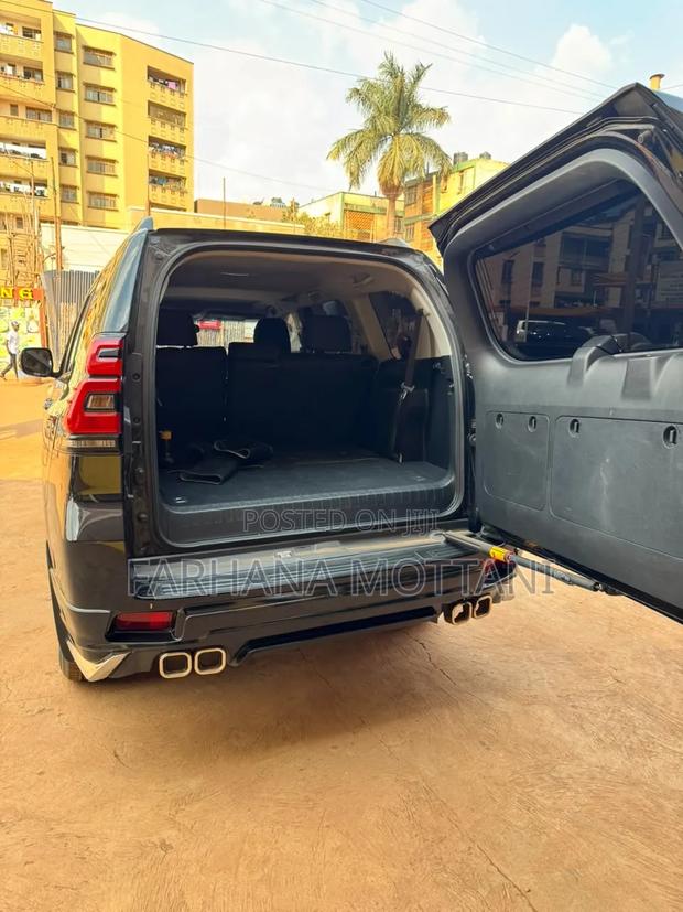 Toyota Land Cruiser Prado 2018 Gray