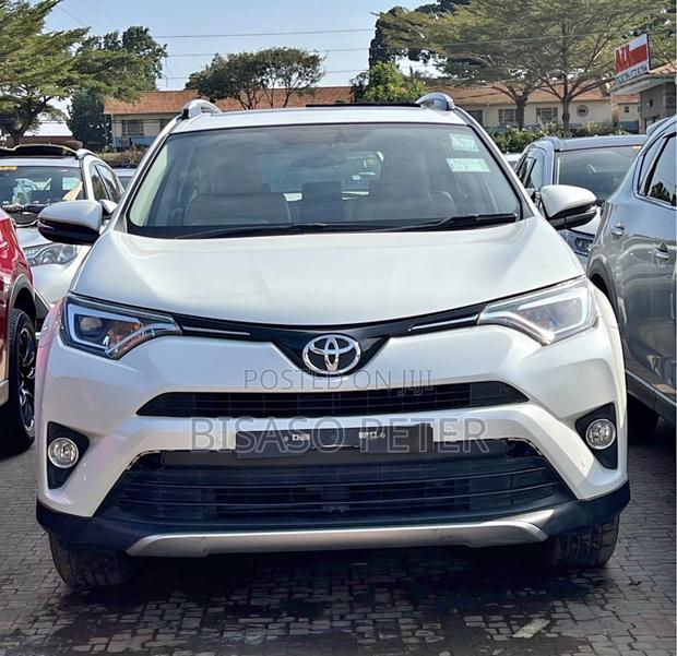 Toyota RAV4 2018 White