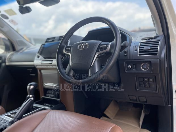 Toyota Land Cruiser Prado 2.8 2022 White