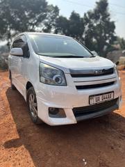 Toyota Noah 2010 White for sale