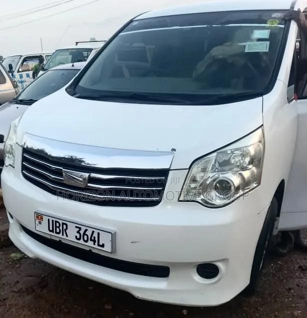 Toyota Noah 2011 White