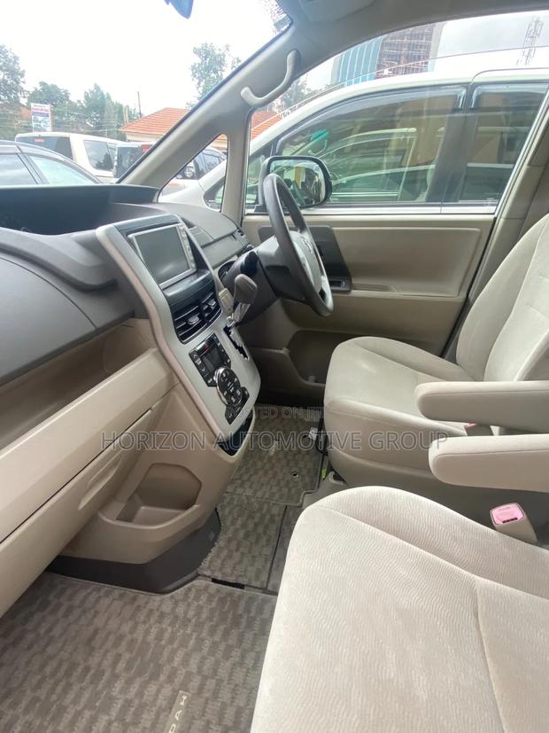 Toyota Noah 2011 White