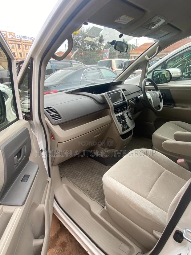 Toyota Noah 2011 White