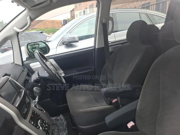 Toyota Noah 2012 Gray