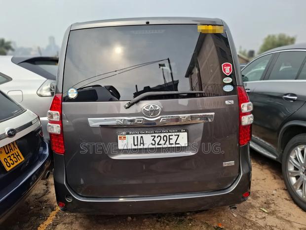 Toyota Noah 2012 Gray