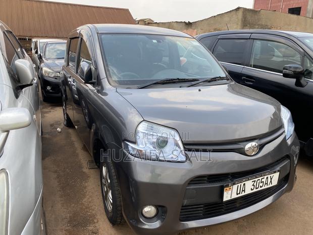 Toyota Sienta 2016 Gray