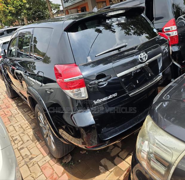 Toyota Vanguard 2013 Black