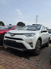 Toyota RAV4 2018 White for sale