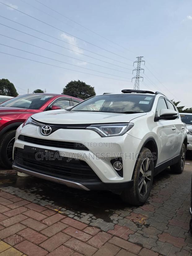 Toyota RAV4 2018 White