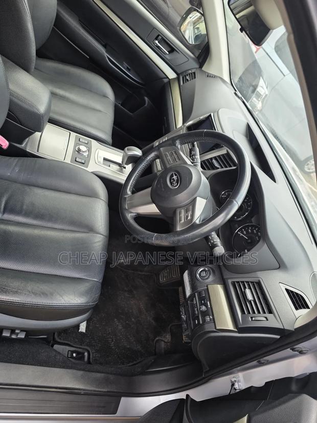 Subaru Legacy 2011 Silver