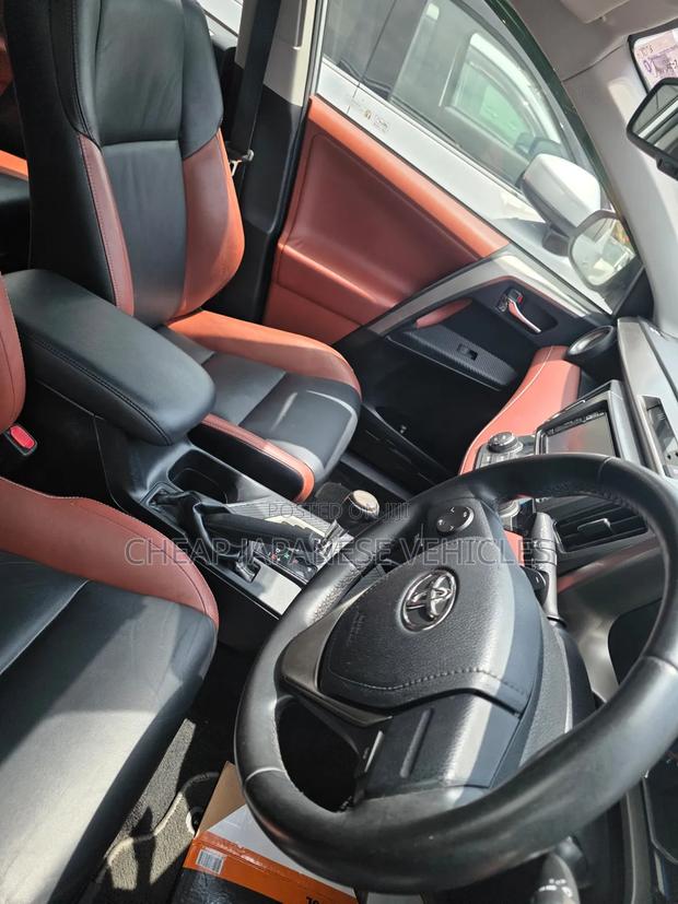 Toyota RAV4 Limited 4dr SUV AWD (2.5L 4cyl 6A) 2015 Silver