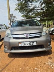 Toyota ISIS 2012 Beige for sale