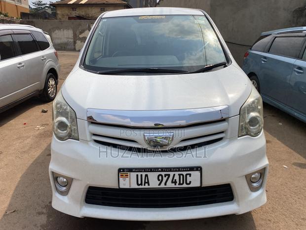 Toyota Noah 2015 White
