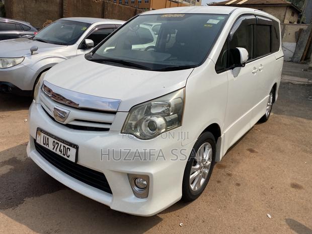 Toyota Noah 2015 White