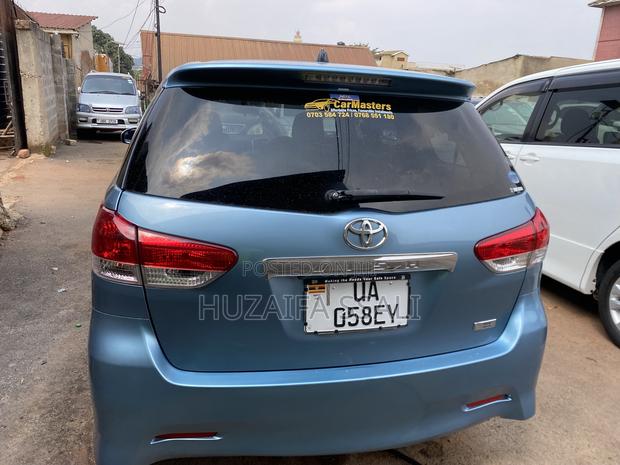 Toyota Wish 2018 Blue