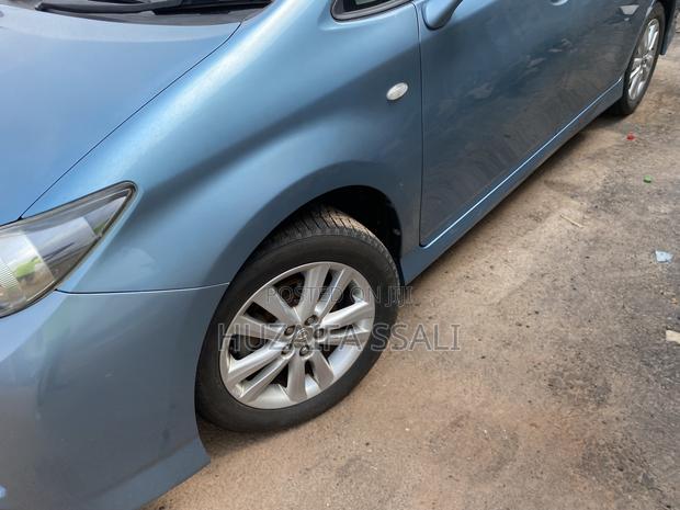 Toyota Wish 2018 Blue