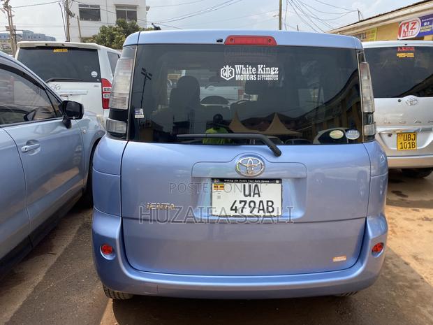 Toyota Sienta 2010 Blue