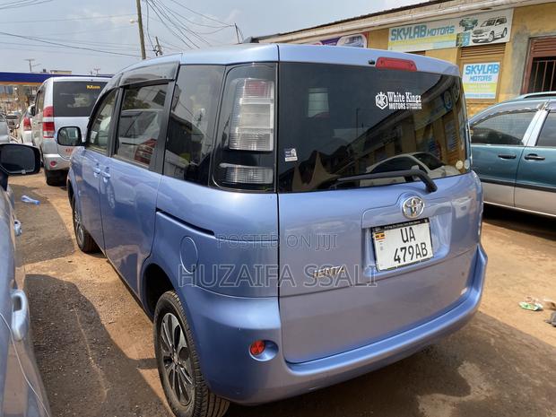Toyota Sienta 2010 Blue