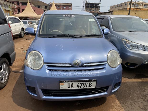 Toyota Sienta 2010 Blue