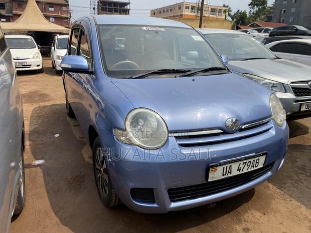 Toyota Sienta 2010 Blue