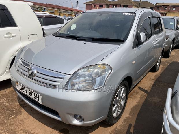 Toyota Raum 2011 Silver