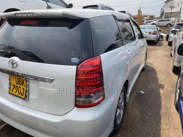 Toyota Wish 2011 White