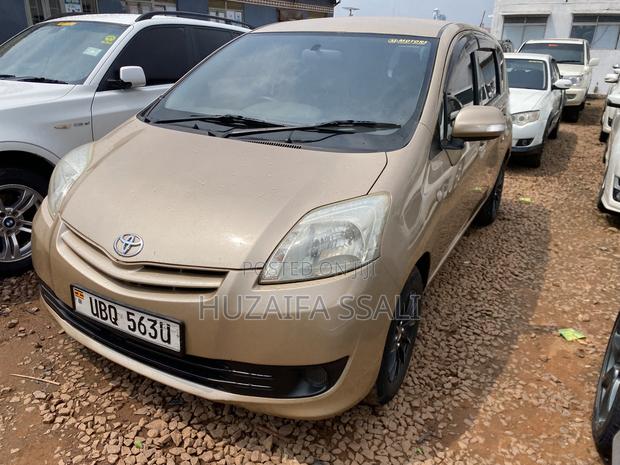 Toyota Passo Sette 2012 Brown