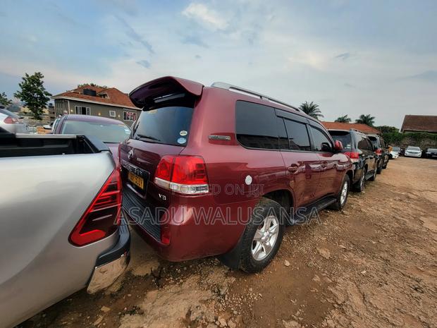 Toyota Land Cruiser 2013 Red