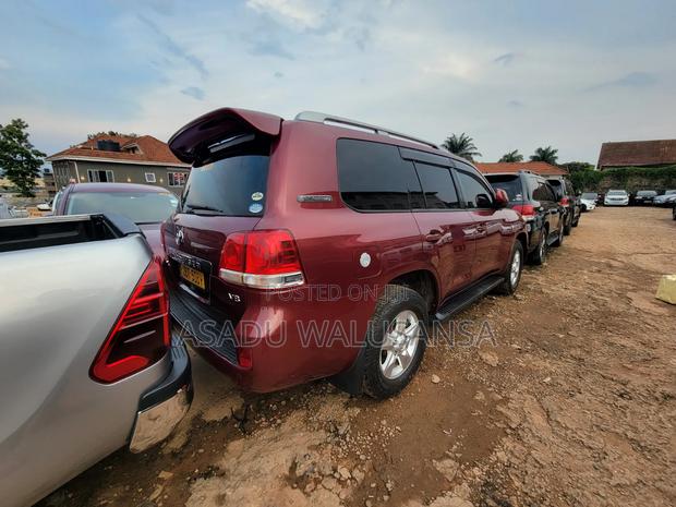 Toyota Land Cruiser 2013 Red