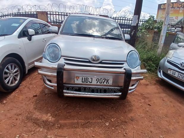 Toyota Sienta 1.5 AWD 2009 Silver