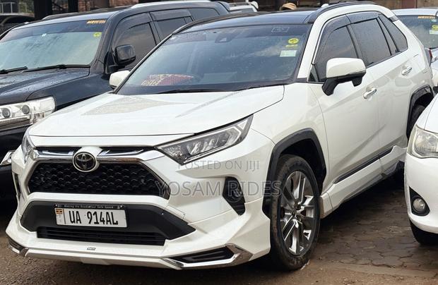 Toyota RAV4 XLE Premium 2021 White
