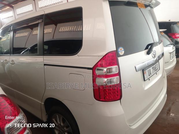 Toyota Noah 2012 White
