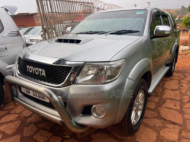 Toyota Hilux 2015 Silver